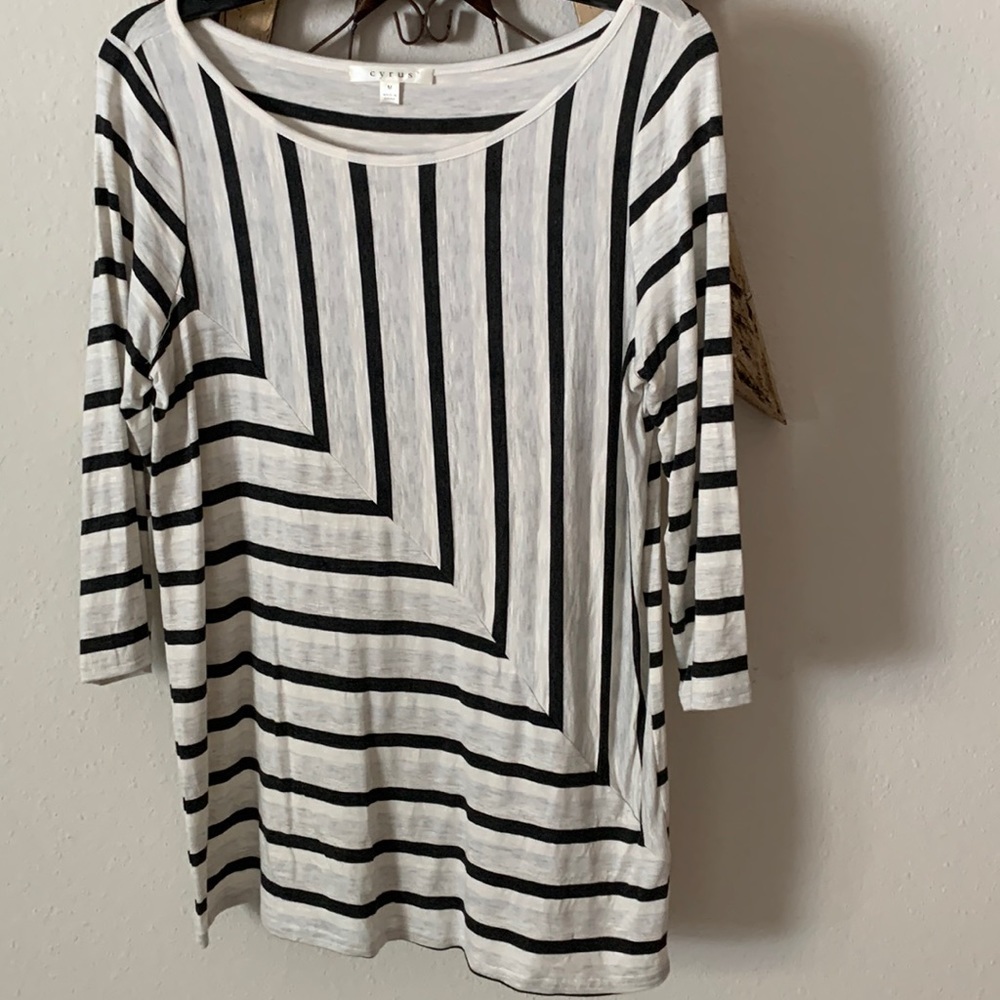 🖤🖤3 for 12🖤🖤Black and White Striped Top